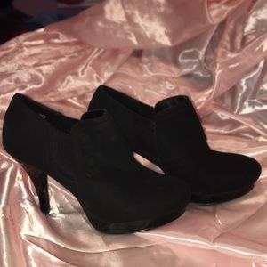 Fioni black ankle boots